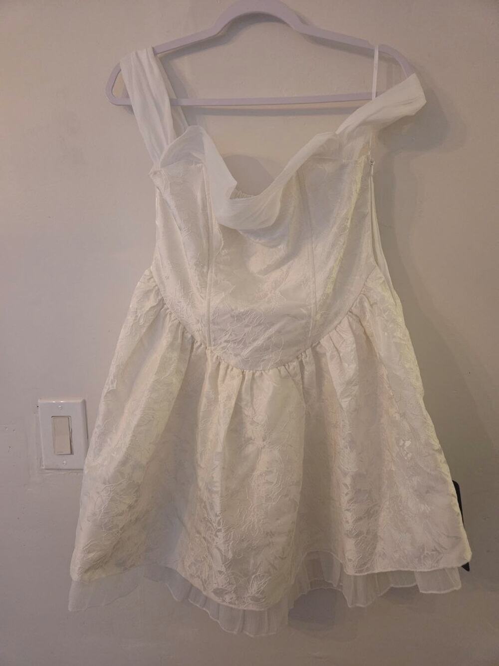 Lulu's Brand Apparel Size L Discount Resale Clothing Zipper Flaw